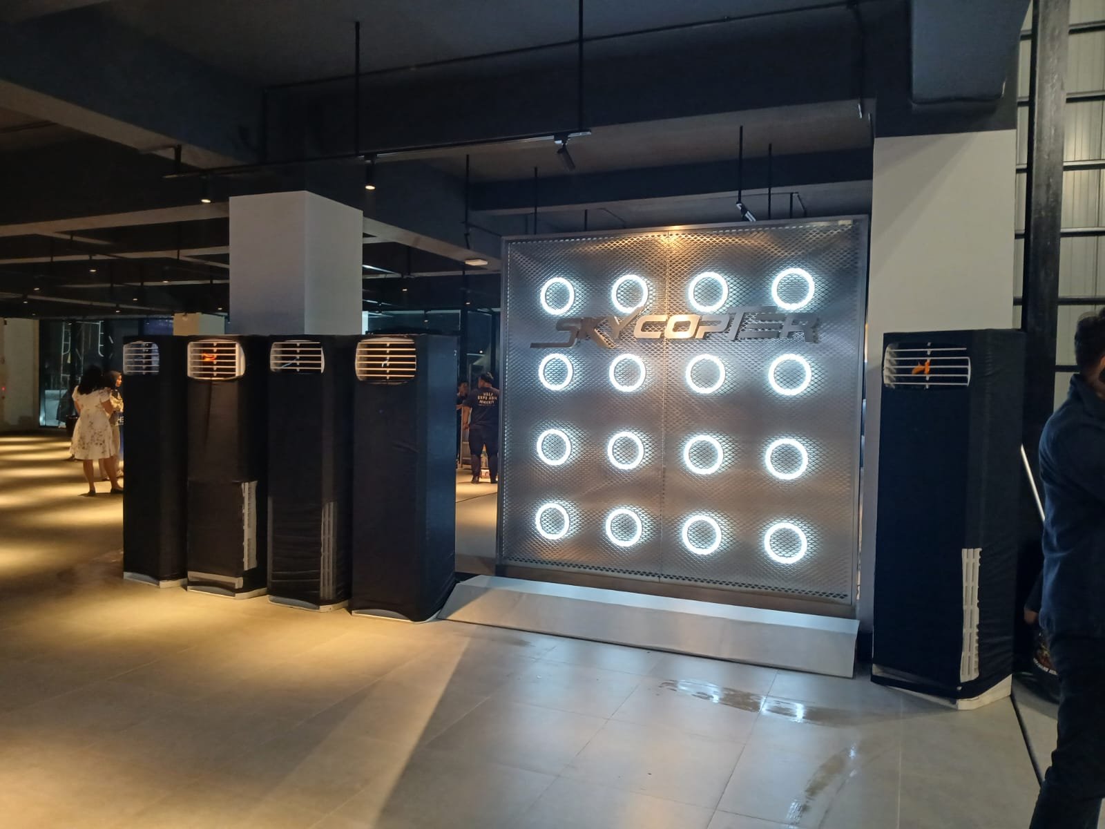 Sewa Standing AC 5PK di Karang Tengah Kota Tangerang